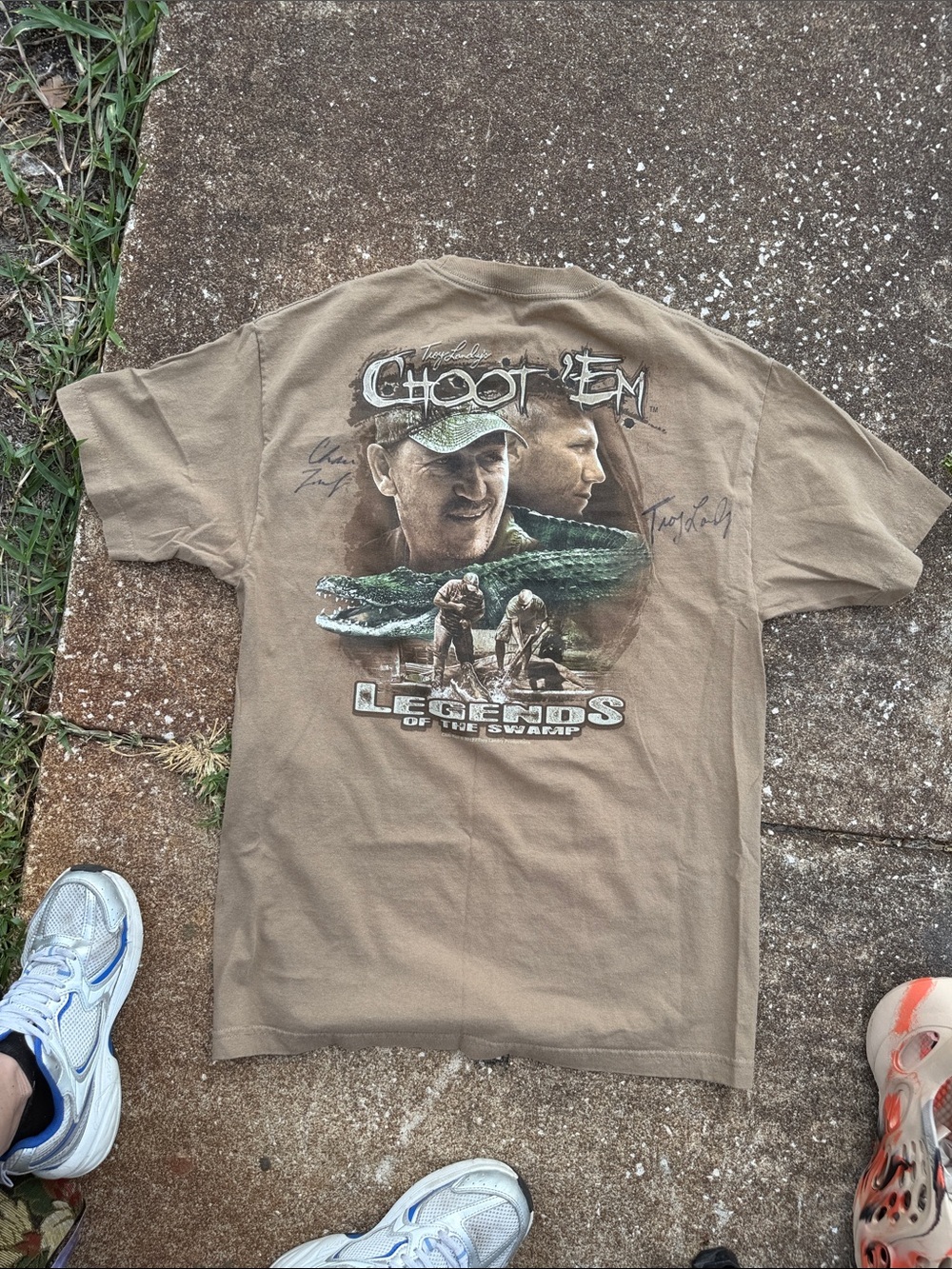 Swamp People Autographed Choot 'Em' Short-Sleeve Shirt - Size L